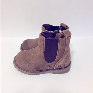 UGG
